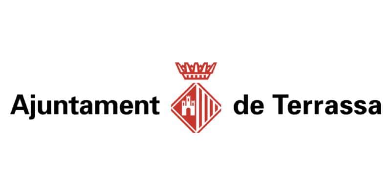 Logotipo del Ayuntamiento de Terrassa con texto en negro y un emblema rojo en el que aparecen una corona y un edificio estilizado.